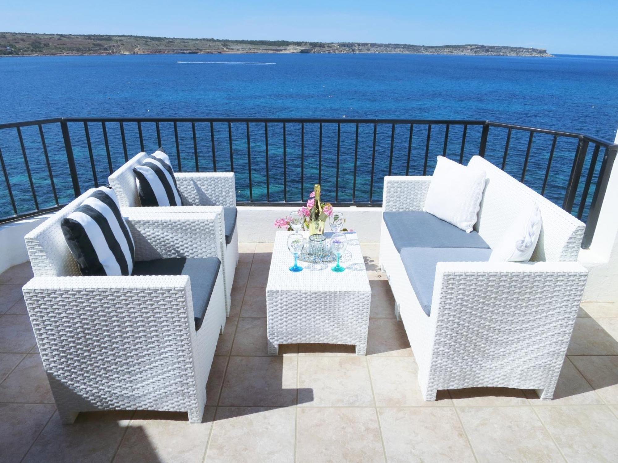 Seafront Apartment Terrace, Lounger & Panoramic Ocean Views Mellieħa Exterior foto