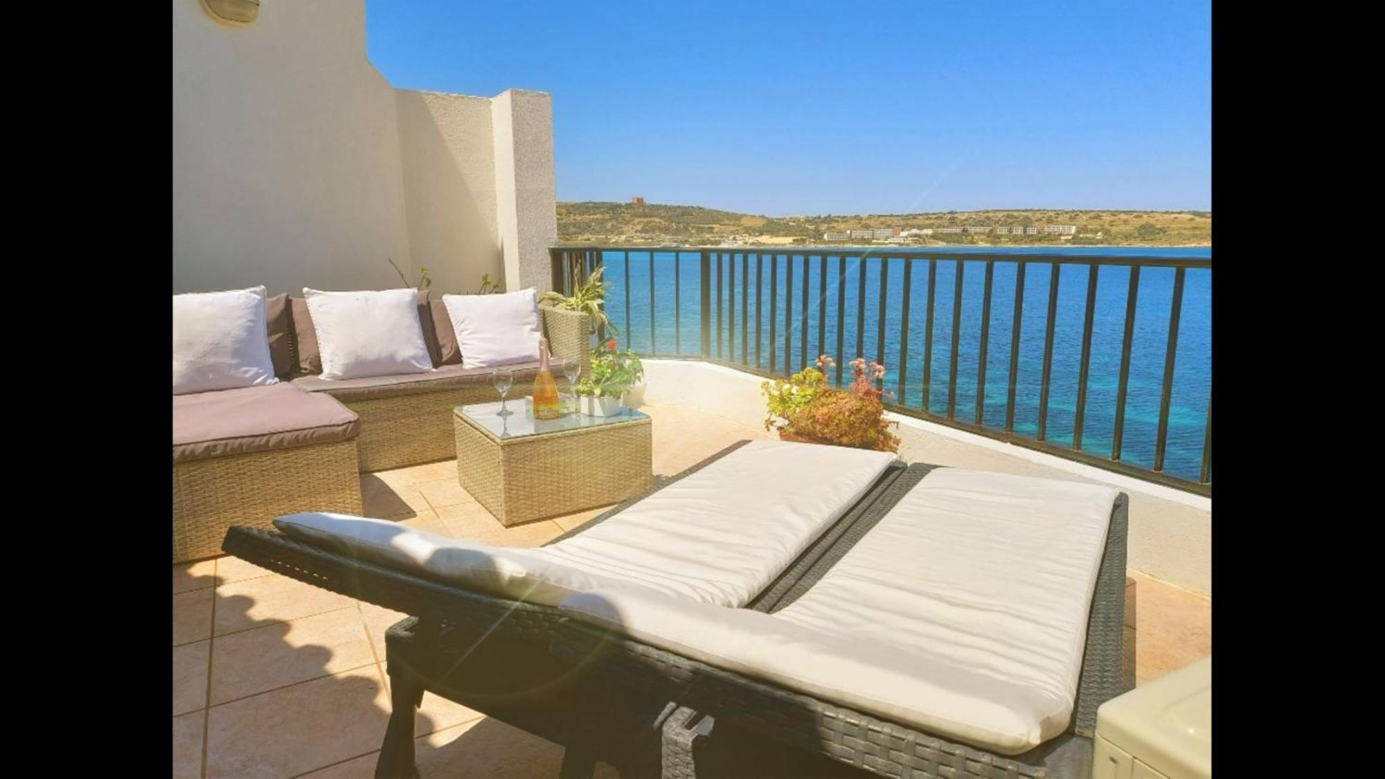 Seafront Apartment Terrace, Lounger & Panoramic Ocean Views Mellieħa Zimmer foto