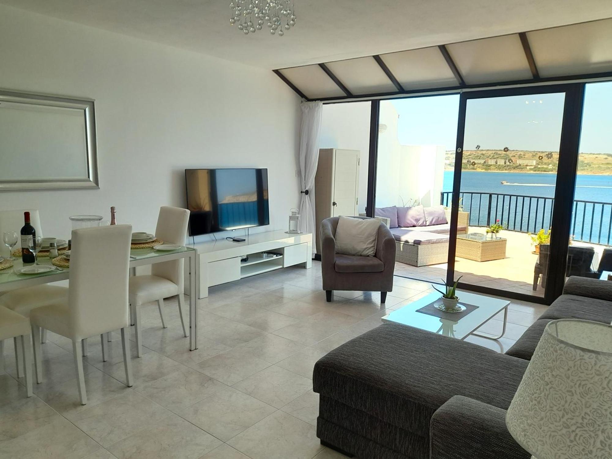 Seafront Apartment Terrace, Lounger & Panoramic Ocean Views Mellieħa Zimmer foto