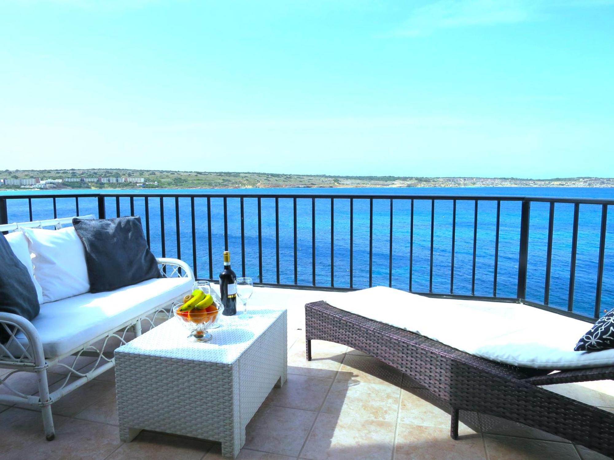 Seafront Apartment Terrace, Lounger & Panoramic Ocean Views Mellieħa Exterior foto