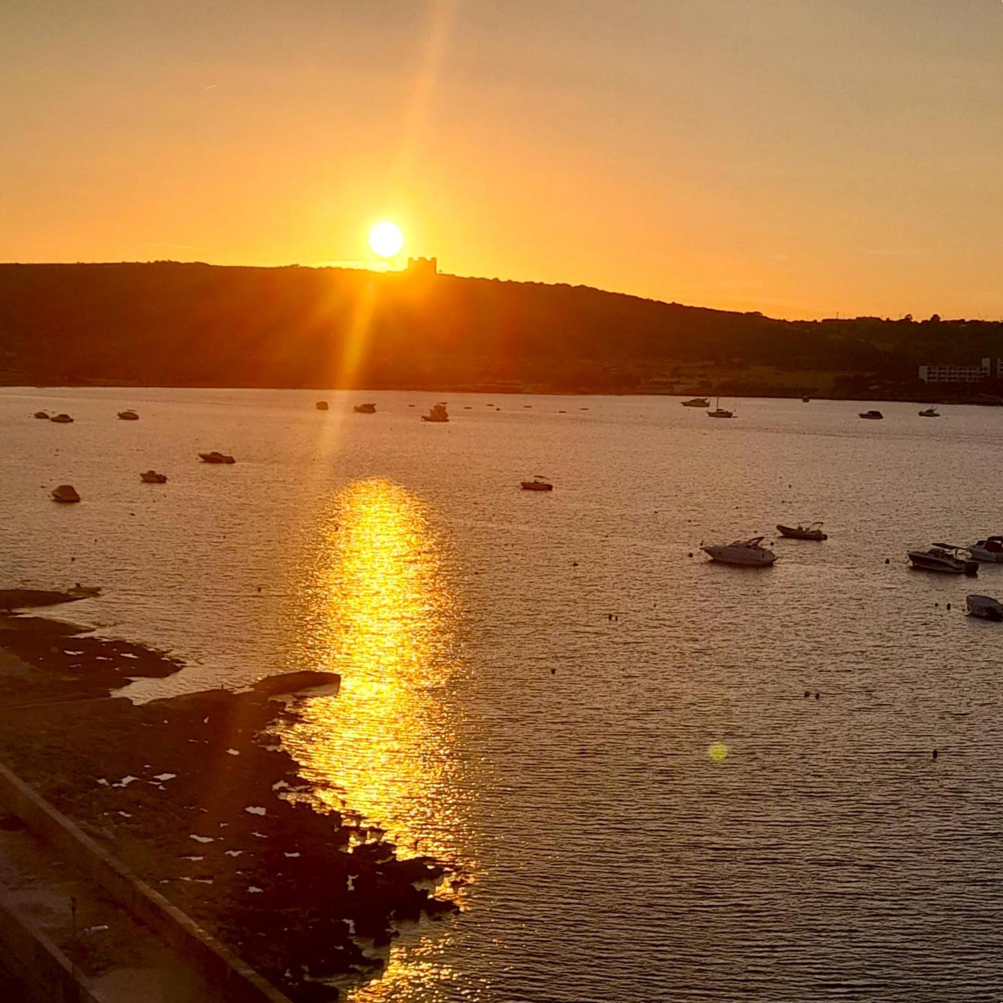 Seafront Apartment Terrace, Lounger & Panoramic Ocean Views Mellieħa Exterior foto