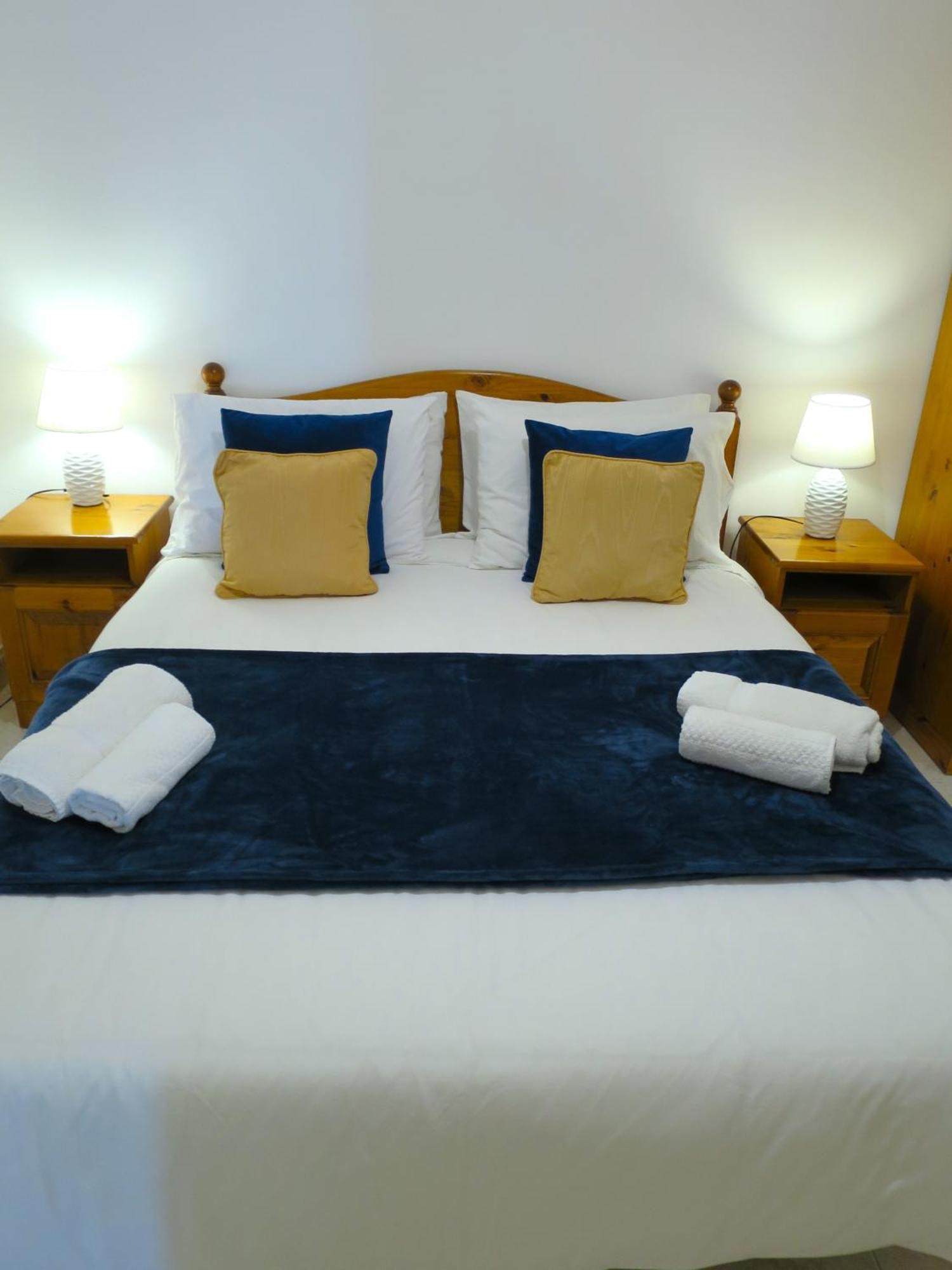 Seafront Apartment Terrace, Lounger & Panoramic Ocean Views Mellieħa Zimmer foto