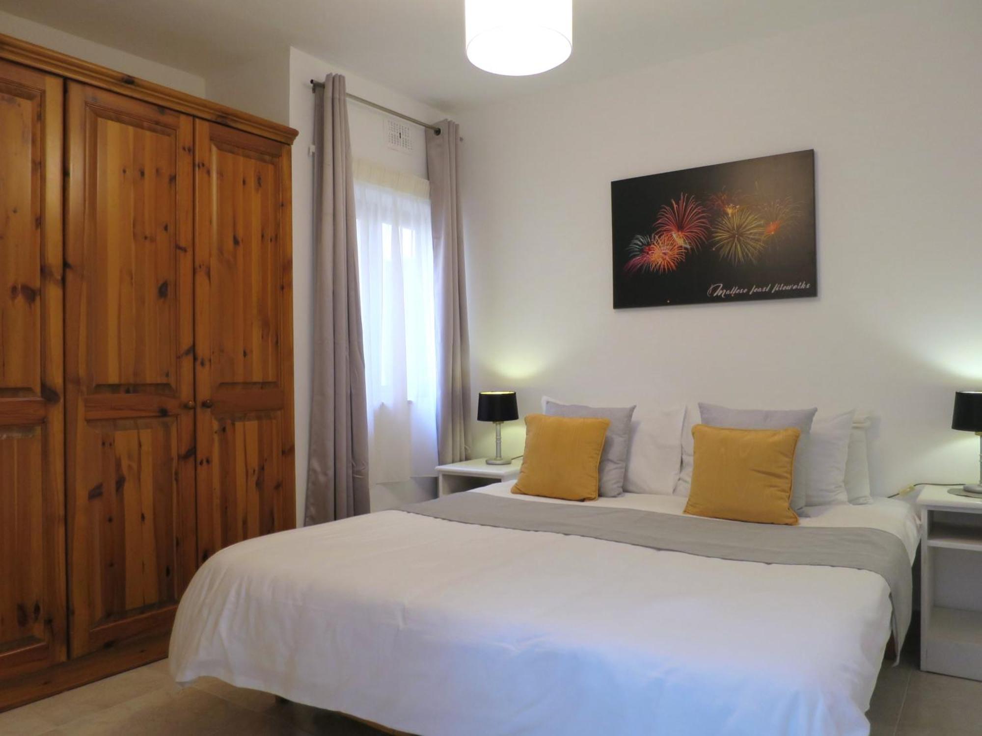 Seafront Apartment Terrace, Lounger & Panoramic Ocean Views Mellieħa Zimmer foto