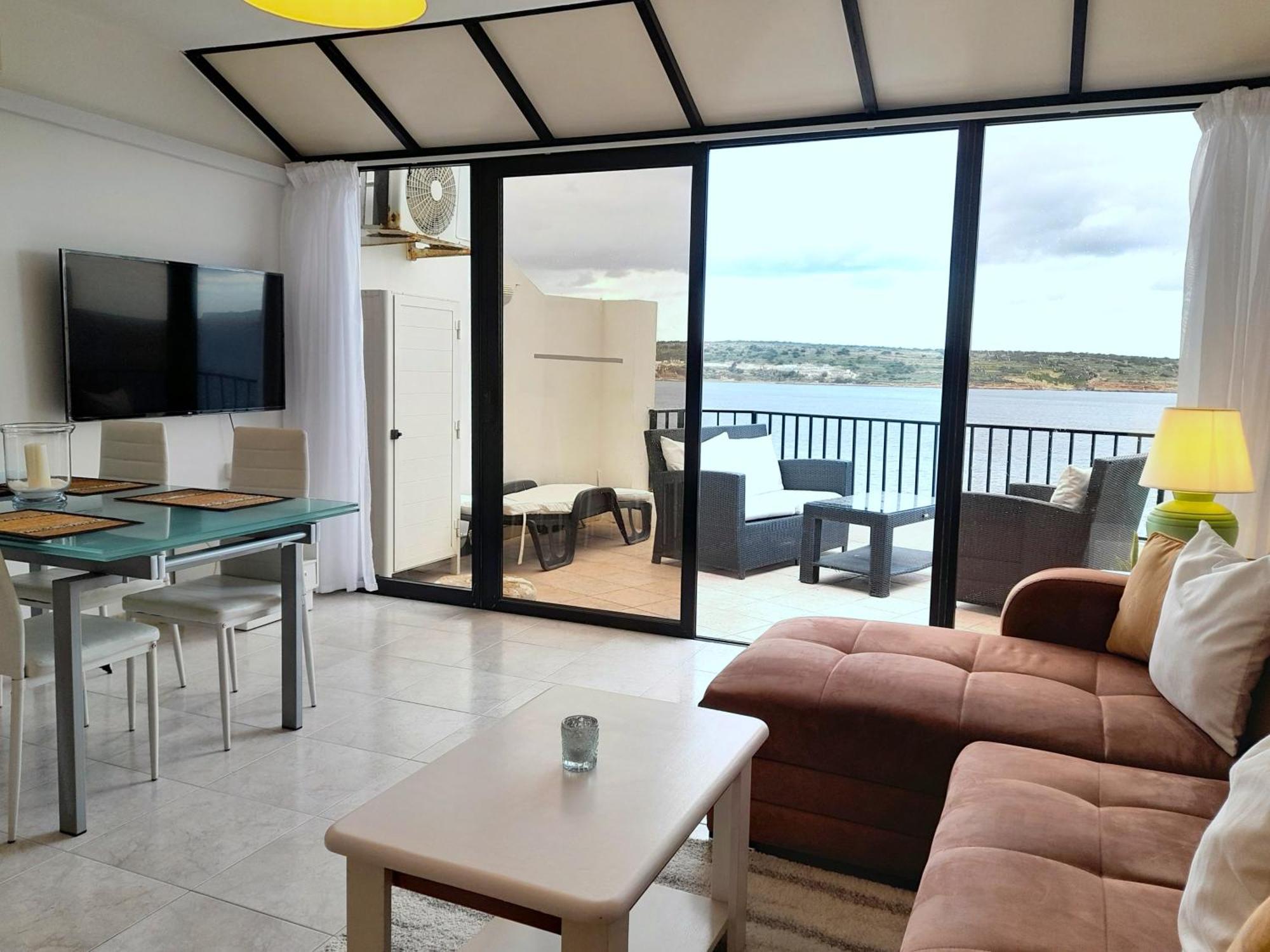 Seafront Apartment Terrace, Lounger & Panoramic Ocean Views Mellieħa Zimmer foto