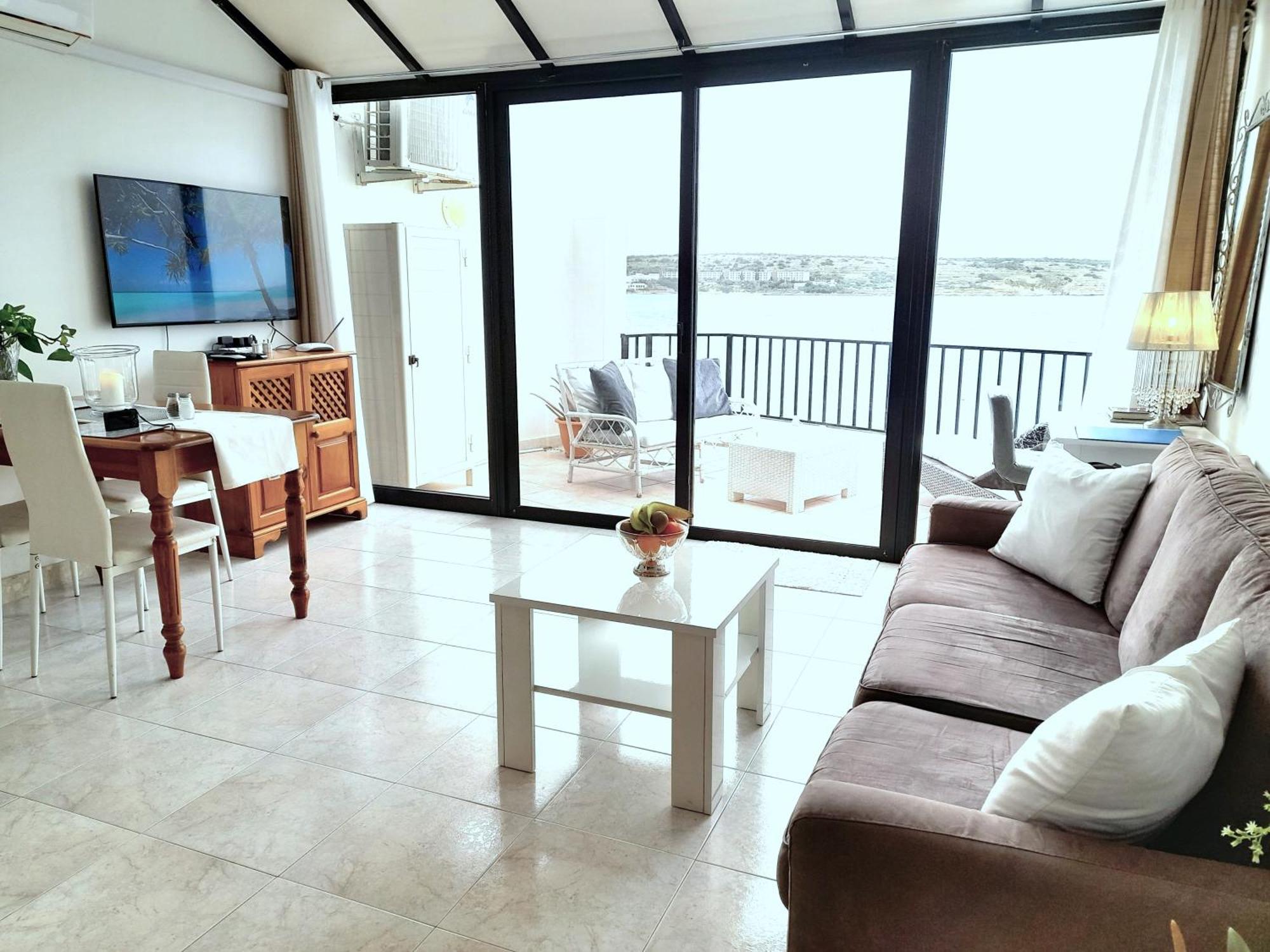 Seafront Apartment Terrace, Lounger & Panoramic Ocean Views Mellieħa Zimmer foto