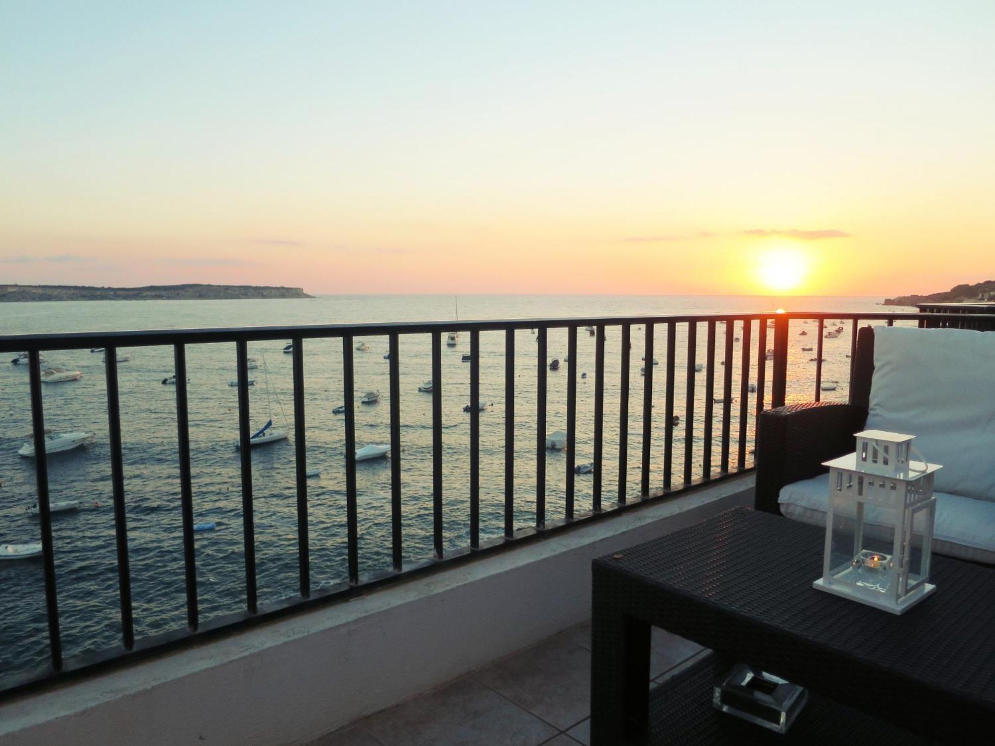 Seafront Apartment Terrace, Lounger & Panoramic Ocean Views Mellieħa Exterior foto