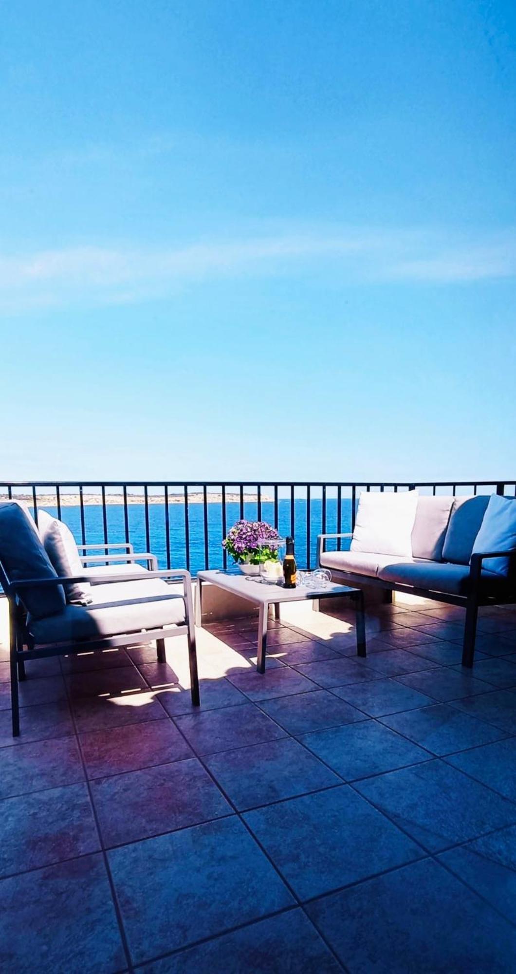 Seafront Apartment Terrace, Lounger & Panoramic Ocean Views Mellieħa Exterior foto